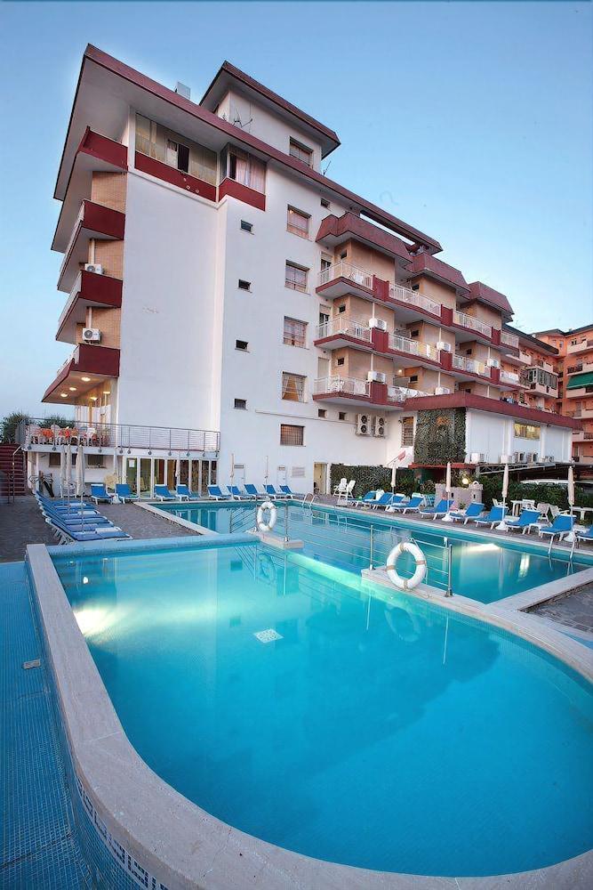Gallia Club Hotel 체제나티코 외부 사진